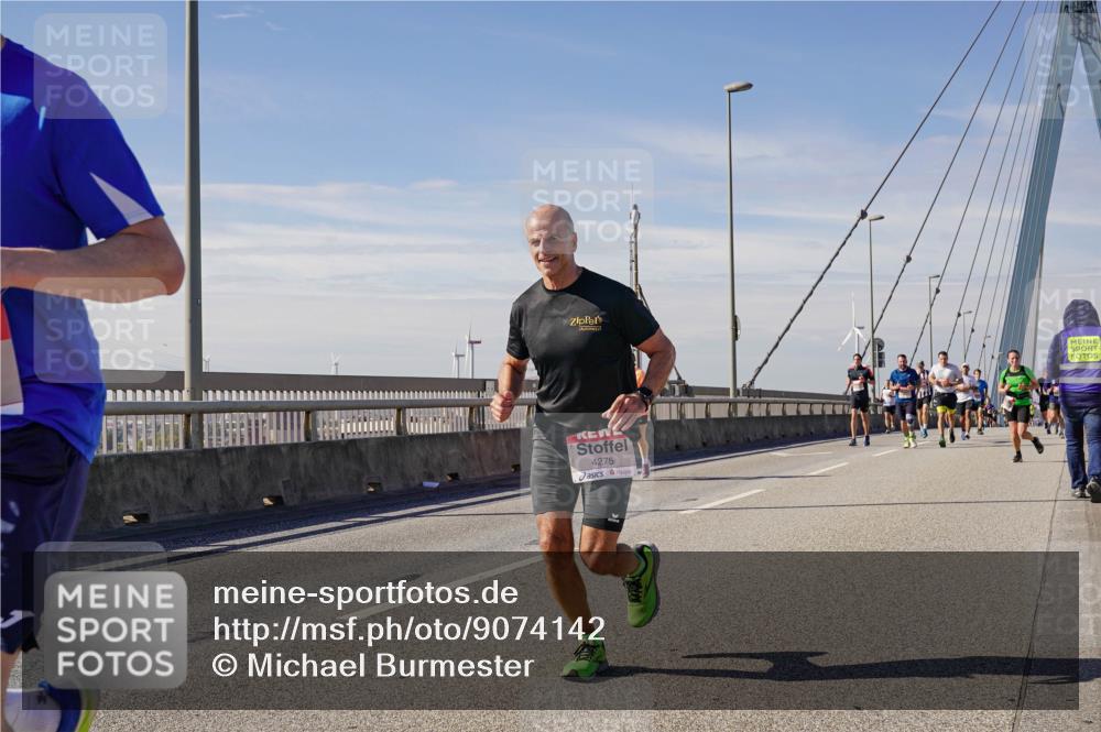 03.10.2025 - Köhlbrandbrückenlauf Michael Burmester http://msf.ph/oto/9074142 03.10.2025 12:39:34 Position 2 4275 meine-sportfotos.de
