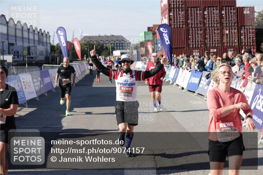 03.10.2025 - Köhlbrandbrückenlauf Jannik Wohlers http://msf.ph/oto/9074157 03.10.2025 13:16:06 Ziel 4311, 4423, 4495, 4548, 4644, 4805, 4833, 5022, 5023, 5068, 5217, 5336, 5867, 5868, 6270, 6271, 6507, 6712 meine-sportfotos.de