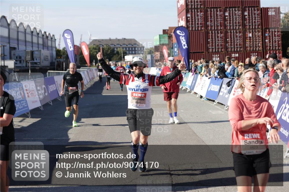 03.10.2025 - Köhlbrandbrückenlauf Jannik Wohlers http://msf.ph/oto/9074170 03.10.2025 13:16:06 Ziel 4311, 4423, 4495, 4548, 4644, 4805, 4833, 5022, 5023, 5068, 5217, 5336, 5867, 5868, 6270, 6271, 6507, 6712 meine-sportfotos.de