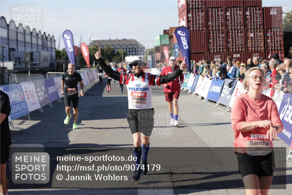 03.10.2025 - Köhlbrandbrückenlauf Jannik Wohlers http://msf.ph/oto/9074179 03.10.2025 13:16:06 Ziel 4311, 4423, 4495, 4548, 4644, 4805, 4833, 5022, 5023, 5068, 5217, 5336, 5867, 5868, 6270, 6271, 6507, 6712 meine-sportfotos.de