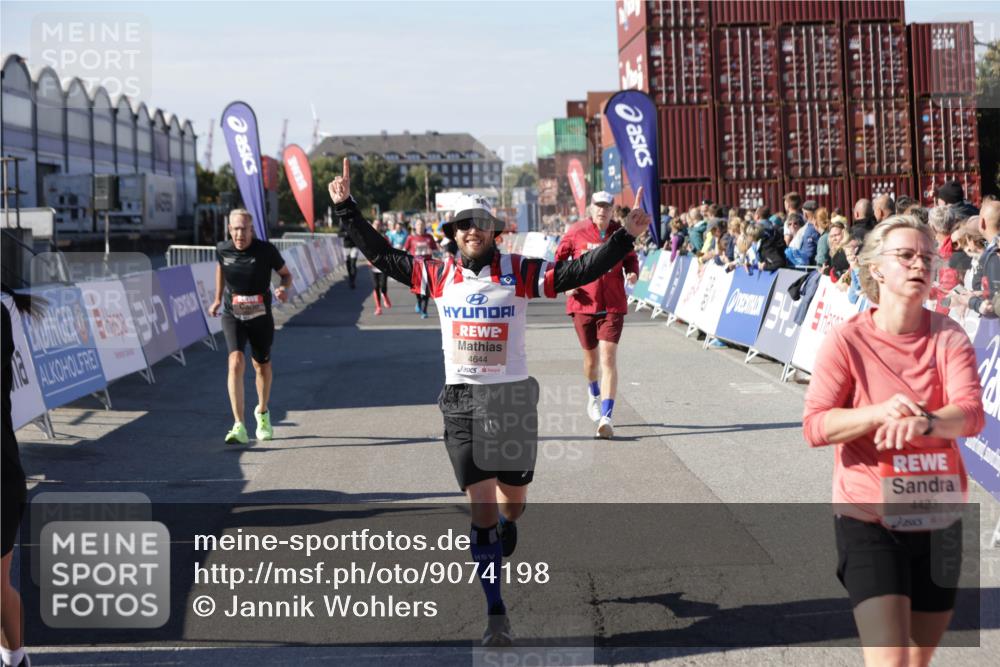 03.10.2025 - Köhlbrandbrückenlauf Jannik Wohlers http://msf.ph/oto/9074198 03.10.2025 13:16:06 Ziel 4311, 4423, 4495, 4548, 4644, 4805, 4833, 5022, 5023, 5068, 5217, 5336, 5867, 5868, 6270, 6271, 6507, 6712 meine-sportfotos.de