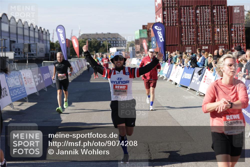 03.10.2025 - Köhlbrandbrückenlauf Jannik Wohlers http://msf.ph/oto/9074208 03.10.2025 13:16:06 Ziel 4311, 4423, 4495, 4548, 4644, 4805, 4833, 5022, 5023, 5068, 5217, 5336, 5867, 5868, 6270, 6271, 6507, 6712 meine-sportfotos.de