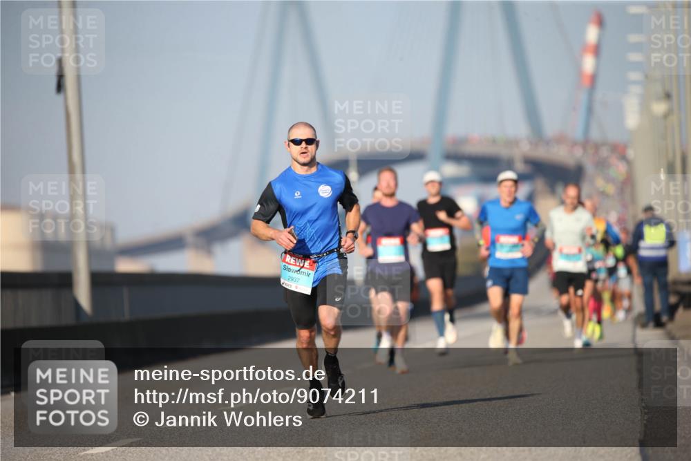 03.10.2025 - Köhlbrandbrückenlauf Jannik Wohlers http://msf.ph/oto/9074211 03.10.2025 09:40:16 Position 3 2937 meine-sportfotos.de
