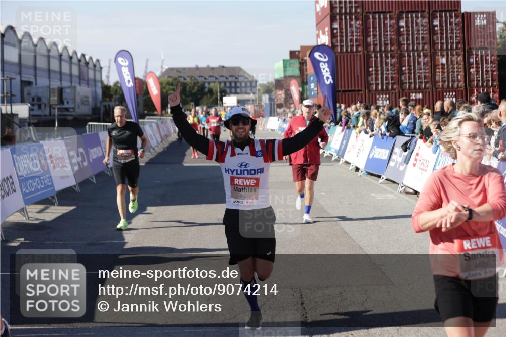03.10.2025 - Köhlbrandbrückenlauf Jannik Wohlers http://msf.ph/oto/9074214 03.10.2025 13:16:06 Ziel 4311, 4423, 4495, 4548, 4644, 4805, 4833, 5022, 5023, 5068, 5217, 5336, 5867, 5868, 6270, 6271, 6507, 6712 meine-sportfotos.de
