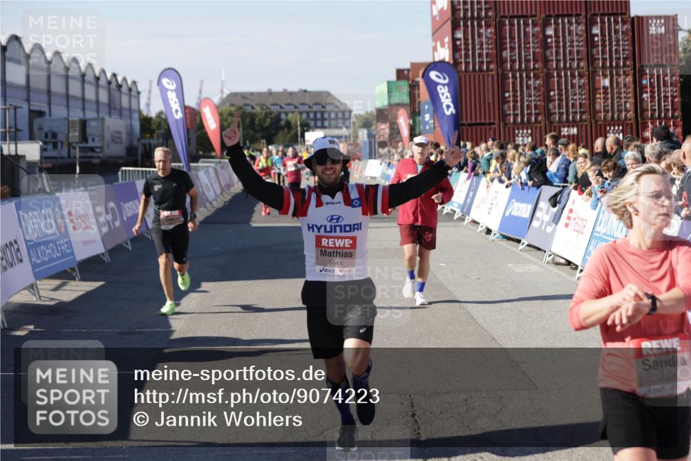 03.10.2025 - Köhlbrandbrückenlauf Jannik Wohlers http://msf.ph/oto/9074223 03.10.2025 13:16:06 Ziel 4311, 4423, 4495, 4548, 4644, 4805, 4833, 5022, 5023, 5068, 5217, 5336, 5867, 5868, 6270, 6271, 6507, 6712 meine-sportfotos.de