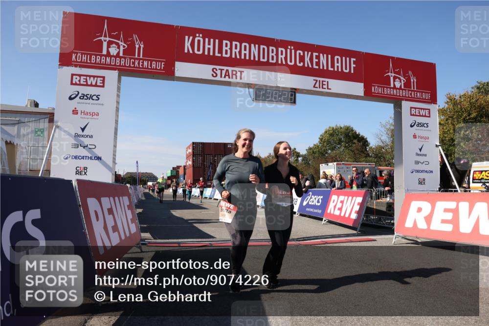 03.10.2025 - Köhlbrandbrückenlauf Lena Gebhardt http://msf.ph/oto/9074226 03.10.2025 13:38:30 Ziel 4697, 5439, 5509, 5590, 5591, 6201, 6581, 6582, 6583 meine-sportfotos.de