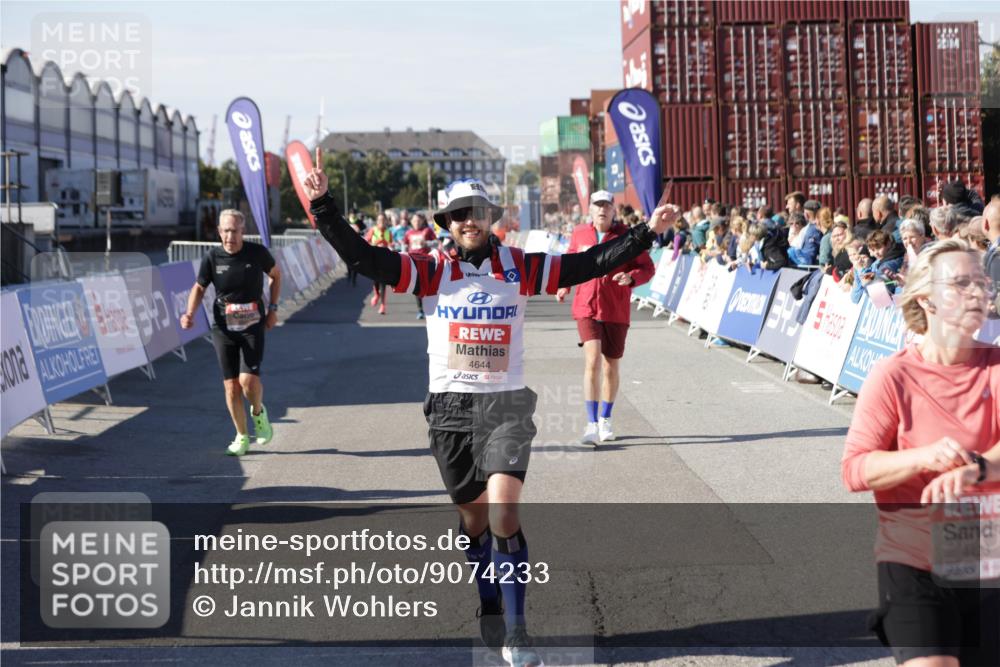 03.10.2025 - Köhlbrandbrückenlauf Jannik Wohlers http://msf.ph/oto/9074233 03.10.2025 13:16:06 Ziel 4311, 4423, 4495, 4548, 4644, 4805, 4833, 5022, 5023, 5068, 5217, 5336, 5867, 5868, 6270, 6271, 6507, 6712 meine-sportfotos.de