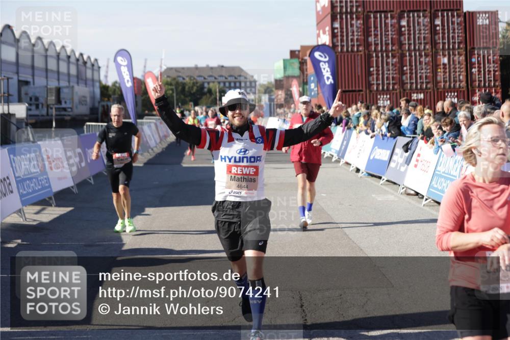 03.10.2025 - Köhlbrandbrückenlauf Jannik Wohlers http://msf.ph/oto/9074241 03.10.2025 13:16:06 Ziel 4311, 4423, 4495, 4548, 4644, 4805, 4833, 5022, 5023, 5068, 5217, 5336, 5867, 5868, 6270, 6271, 6507, 6712 meine-sportfotos.de