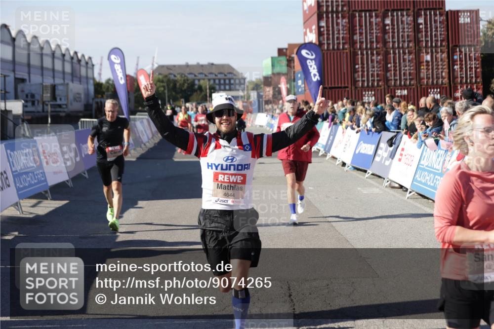 03.10.2025 - Köhlbrandbrückenlauf Jannik Wohlers http://msf.ph/oto/9074265 03.10.2025 13:16:07 Ziel 4311, 4423, 4495, 4548, 4644, 4805, 5022, 5023, 5068, 5217, 5336, 5684, 5867, 5868, 6270, 6271, 6712 meine-sportfotos.de