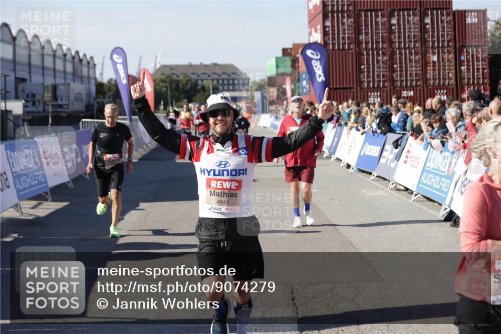 03.10.2025 - Köhlbrandbrückenlauf Jannik Wohlers http://msf.ph/oto/9074279 03.10.2025 13:16:07 Ziel 4311, 4423, 4495, 4548, 4644, 4805, 5022, 5023, 5068, 5217, 5336, 5684, 5867, 5868, 6270, 6271, 6712 meine-sportfotos.de