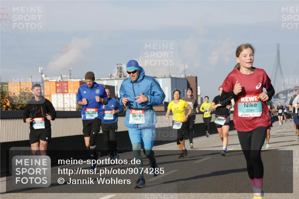 03.10.2025 - Köhlbrandbrückenlauf Jannik Wohlers http://msf.ph/oto/9074285 03.10.2025 09:51:00 Position 3 3764, 1328, 2084 meine-sportfotos.de
