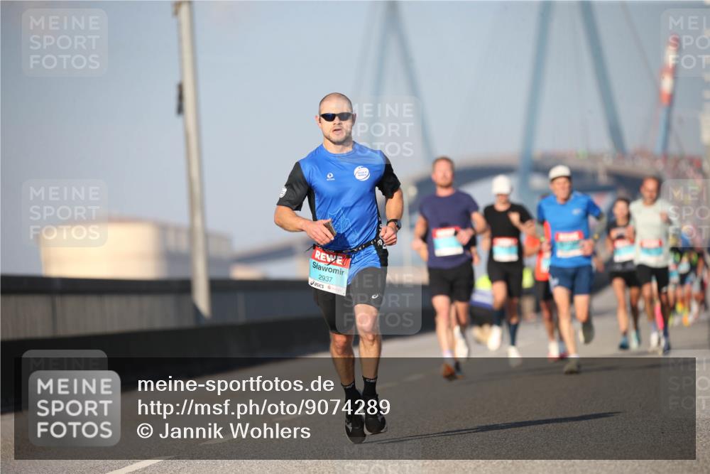 03.10.2025 - Köhlbrandbrückenlauf Jannik Wohlers http://msf.ph/oto/9074289 03.10.2025 09:40:18 Position 3 2937 meine-sportfotos.de