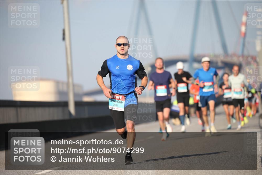 03.10.2025 - Köhlbrandbrückenlauf Jannik Wohlers http://msf.ph/oto/9074299 03.10.2025 09:40:18 Position 3 2937 meine-sportfotos.de