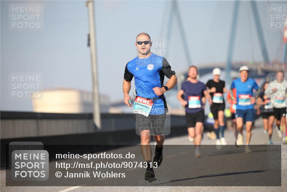03.10.2025 - Köhlbrandbrückenlauf Jannik Wohlers http://msf.ph/oto/9074313 03.10.2025 09:40:18 Position 3 2937 meine-sportfotos.de