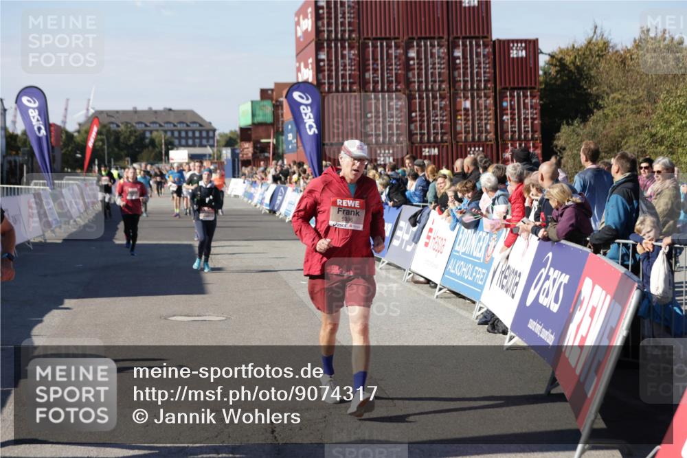 03.10.2025 - Köhlbrandbrückenlauf Jannik Wohlers http://msf.ph/oto/9074317 03.10.2025 13:16:08 Ziel 4311, 4423, 4495, 4548, 4644, 4696, 4805, 5022, 5023, 5068, 5217, 5336, 5684, 5867, 5868, 6270, 6271, 6712 meine-sportfotos.de