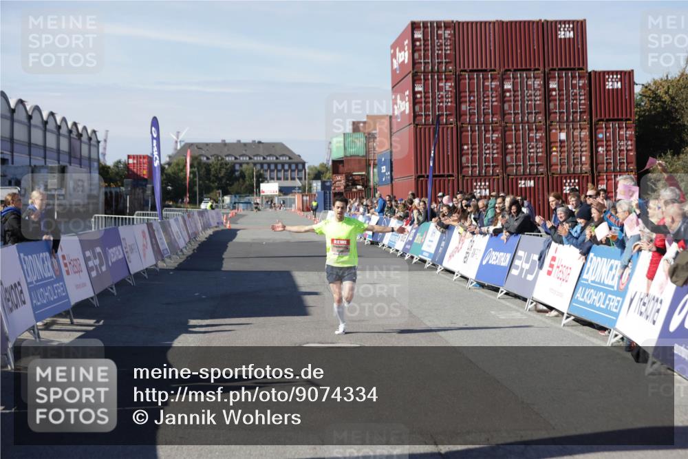 03.10.2025 - Köhlbrandbrückenlauf Jannik Wohlers http://msf.ph/oto/9074334 03.10.2025 12:45:19 Ziel 6280 meine-sportfotos.de