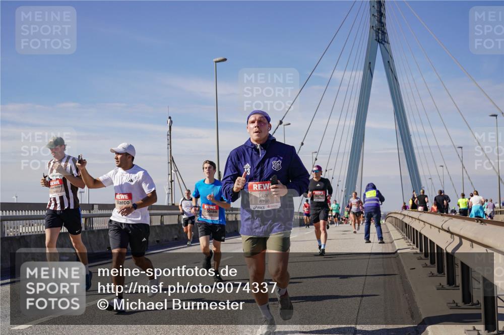 03.10.2025 - Köhlbrandbrückenlauf Michael Burmester http://msf.ph/oto/9074337 03.10.2025 12:39:43 Position 2 6798 meine-sportfotos.de