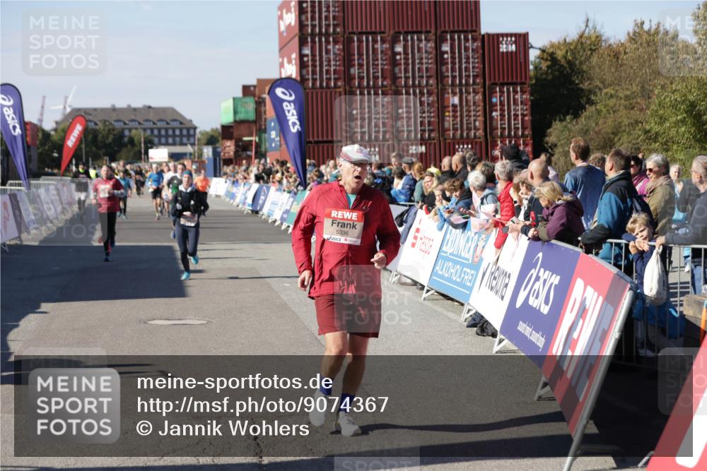 03.10.2025 - Köhlbrandbrückenlauf Jannik Wohlers http://msf.ph/oto/9074367 03.10.2025 13:16:09 Ziel 4311, 4423, 4495, 4644, 4696, 5022, 5023, 5068, 5217, 5336, 5684, 5806, 6270, 6271, 6712 meine-sportfotos.de