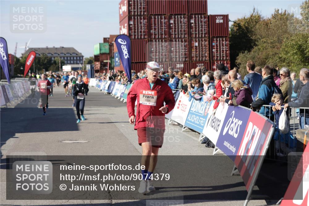 03.10.2025 - Köhlbrandbrückenlauf Jannik Wohlers http://msf.ph/oto/9074379 03.10.2025 13:16:09 Ziel 4311, 4423, 4495, 4644, 4696, 5022, 5023, 5068, 5217, 5336, 5684, 5806, 6270, 6271, 6712 meine-sportfotos.de