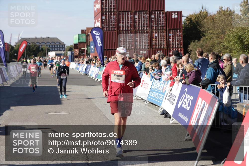 03.10.2025 - Köhlbrandbrückenlauf Jannik Wohlers http://msf.ph/oto/9074389 03.10.2025 13:16:09 Ziel 4311, 4423, 4495, 4644, 4696, 5022, 5023, 5068, 5217, 5336, 5684, 5806, 6270, 6271, 6712 meine-sportfotos.de