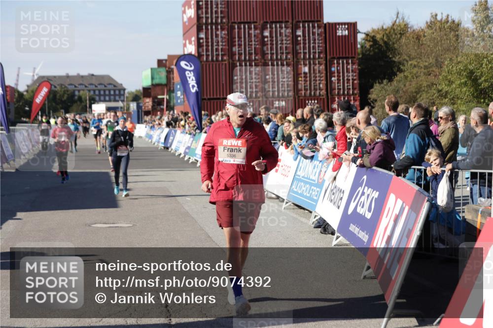 03.10.2025 - Köhlbrandbrückenlauf Jannik Wohlers http://msf.ph/oto/9074392 03.10.2025 13:16:09 Ziel 4311, 4423, 4495, 4644, 4696, 5022, 5023, 5068, 5217, 5336, 5684, 5806, 6270, 6271, 6712 meine-sportfotos.de