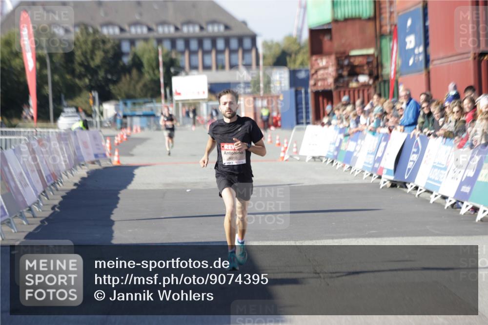 03.10.2025 - Köhlbrandbrückenlauf Jannik Wohlers http://msf.ph/oto/9074395 03.10.2025 12:45:48 Ziel 4010 meine-sportfotos.de