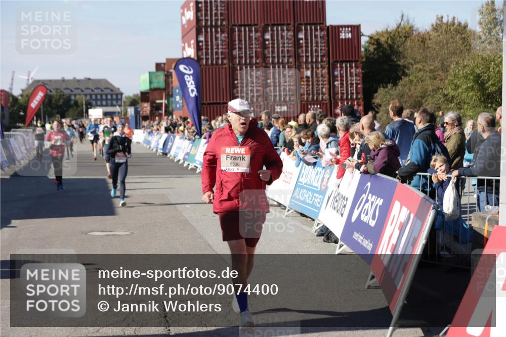03.10.2025 - Köhlbrandbrückenlauf Jannik Wohlers http://msf.ph/oto/9074400 03.10.2025 13:16:09 Ziel 4311, 4423, 4495, 4644, 4696, 5022, 5023, 5068, 5217, 5336, 5684, 5806, 6270, 6271, 6712 meine-sportfotos.de