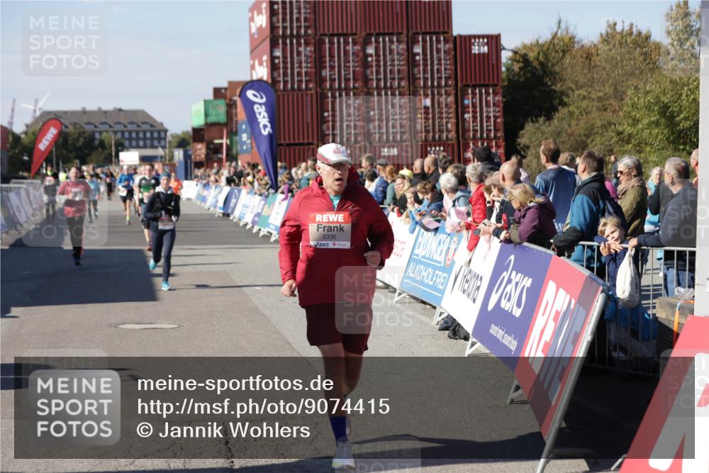 03.10.2025 - Köhlbrandbrückenlauf Jannik Wohlers http://msf.ph/oto/9074415 03.10.2025 13:16:09 Ziel 4311, 4423, 4495, 4644, 4696, 5022, 5023, 5068, 5217, 5336, 5684, 5806, 6270, 6271, 6712 meine-sportfotos.de