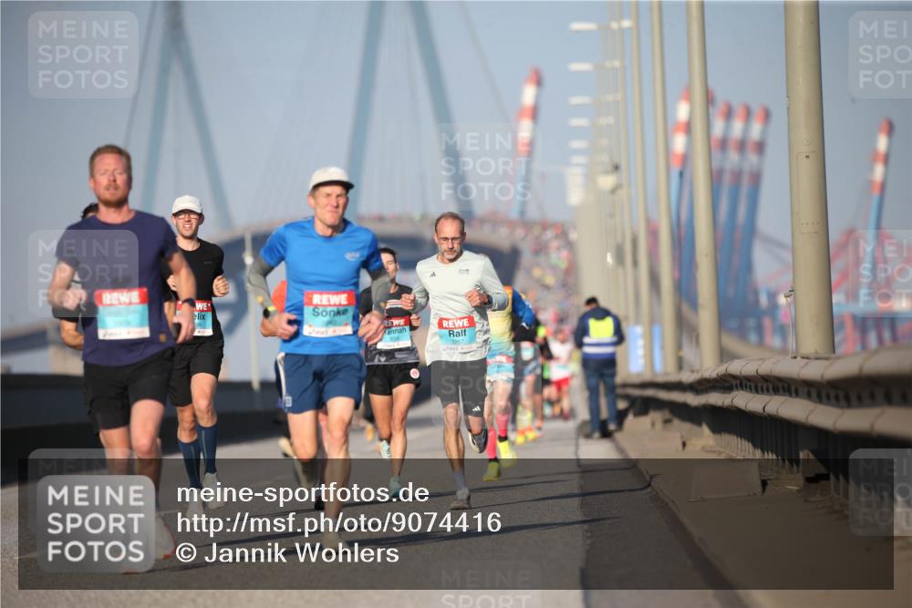 03.10.2025 - Köhlbrandbrückenlauf Jannik Wohlers http://msf.ph/oto/9074416 03.10.2025 09:40:22 Position 3 3267 meine-sportfotos.de