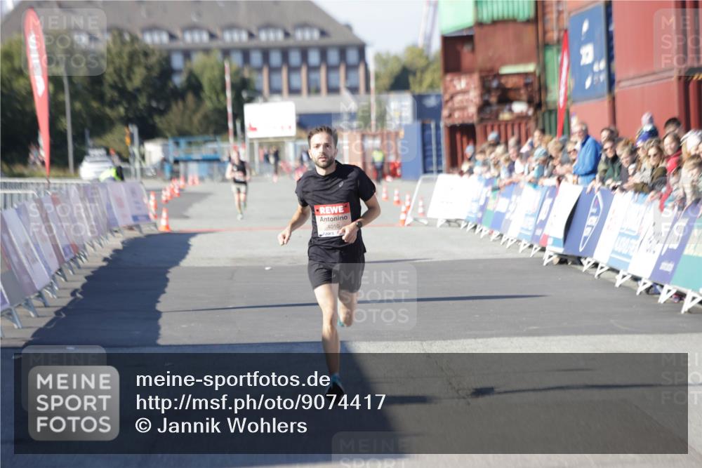 03.10.2025 - Köhlbrandbrückenlauf Jannik Wohlers http://msf.ph/oto/9074417 03.10.2025 12:45:48 Ziel 4010 meine-sportfotos.de