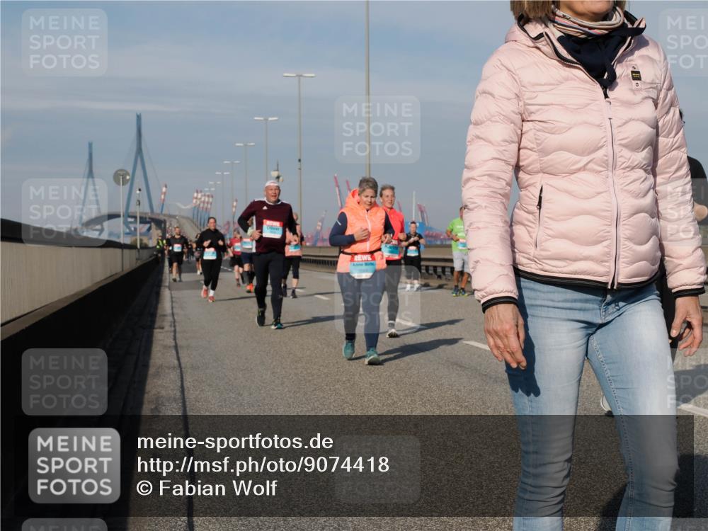 03.10.2025 - Köhlbrandbrückenlauf Fabian Wolf http://msf.ph/oto/9074418 03.10.2025 10:14:18 Position 3  meine-sportfotos.de
