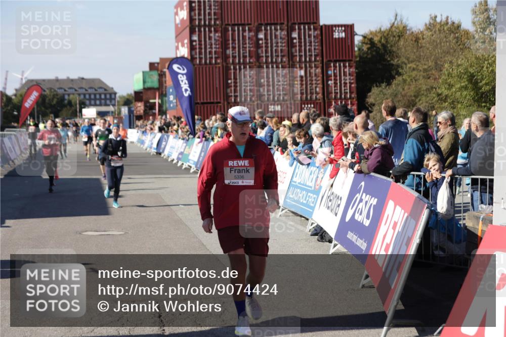 03.10.2025 - Köhlbrandbrückenlauf Jannik Wohlers http://msf.ph/oto/9074424 03.10.2025 13:16:09 Ziel 4311, 4423, 4495, 4644, 4696, 5022, 5023, 5068, 5217, 5336, 5684, 5806, 6270, 6271, 6712 meine-sportfotos.de