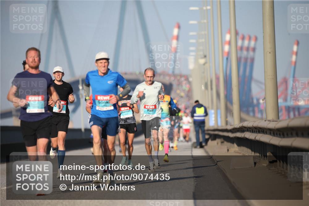 03.10.2025 - Köhlbrandbrückenlauf Jannik Wohlers http://msf.ph/oto/9074435 03.10.2025 09:40:22 Position 3 326 meine-sportfotos.de