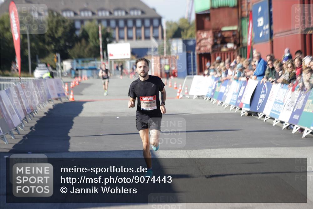 03.10.2025 - Köhlbrandbrückenlauf Jannik Wohlers http://msf.ph/oto/9074443 03.10.2025 12:45:48 Ziel 4010 meine-sportfotos.de