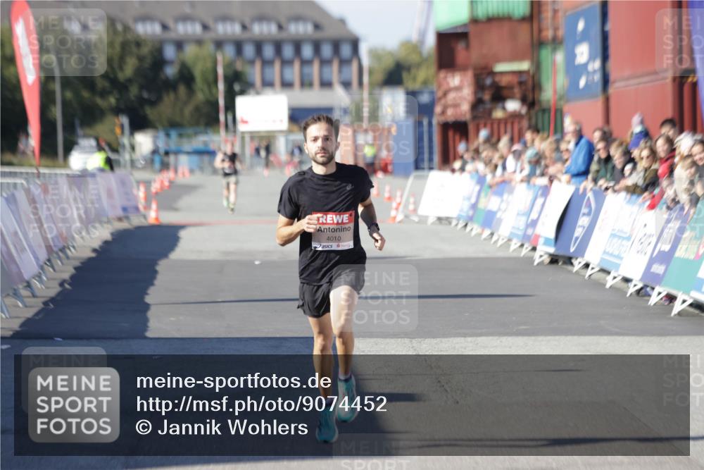 03.10.2025 - Köhlbrandbrückenlauf Jannik Wohlers http://msf.ph/oto/9074452 03.10.2025 12:45:48 Ziel 4010 meine-sportfotos.de