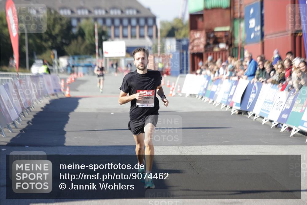 03.10.2025 - Köhlbrandbrückenlauf Jannik Wohlers http://msf.ph/oto/9074462 03.10.2025 12:45:49 Ziel 4010 meine-sportfotos.de