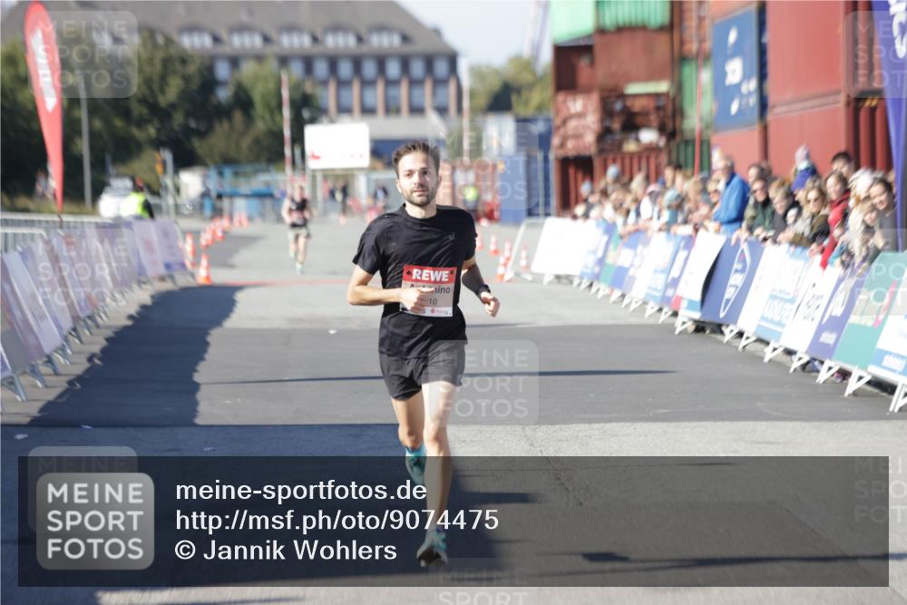 03.10.2025 - Köhlbrandbrückenlauf Jannik Wohlers http://msf.ph/oto/9074475 03.10.2025 12:45:49 Ziel 4010 meine-sportfotos.de