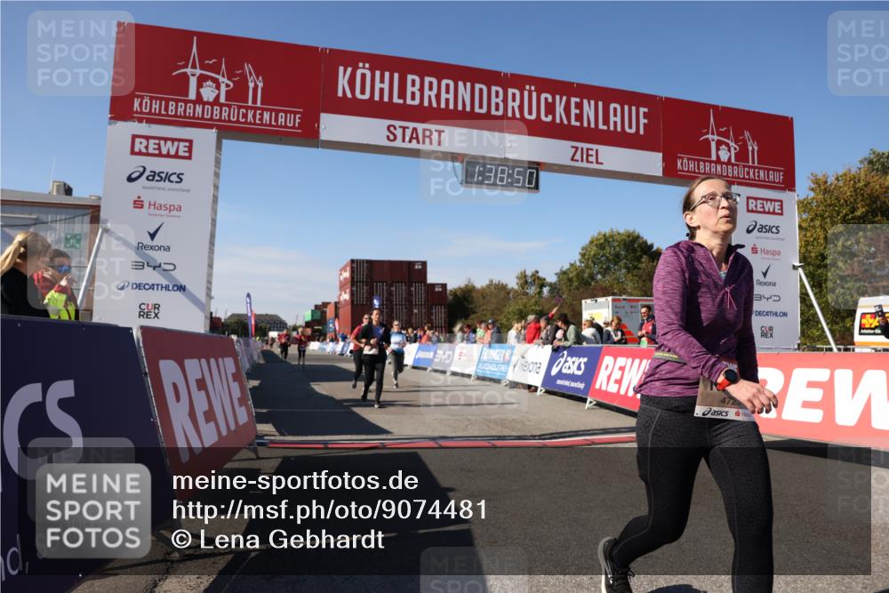 03.10.2025 - Köhlbrandbrückenlauf Lena Gebhardt http://msf.ph/oto/9074481 03.10.2025 13:38:50 Ziel 4723, 5529, 5533, 6640 meine-sportfotos.de