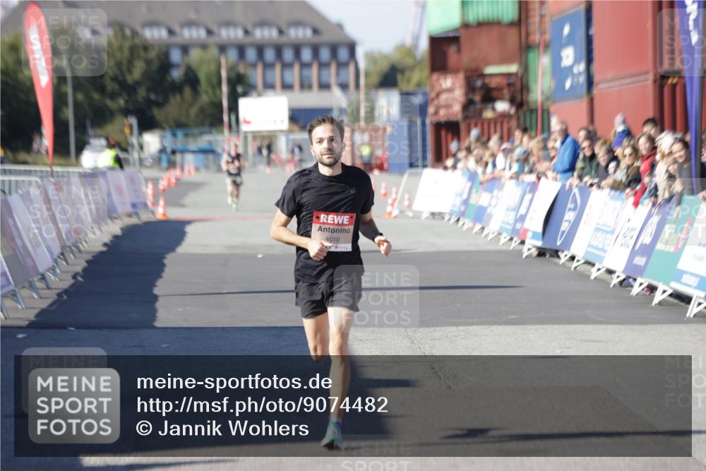 03.10.2025 - Köhlbrandbrückenlauf Jannik Wohlers http://msf.ph/oto/9074482 03.10.2025 12:45:49 Ziel 4010 meine-sportfotos.de