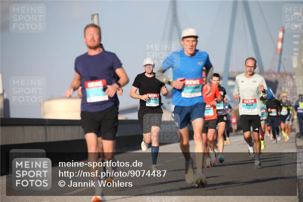 03.10.2025 - Köhlbrandbrückenlauf Jannik Wohlers http://msf.ph/oto/9074487 03.10.2025 09:40:25 Position 3 3299, 012, 3267 meine-sportfotos.de