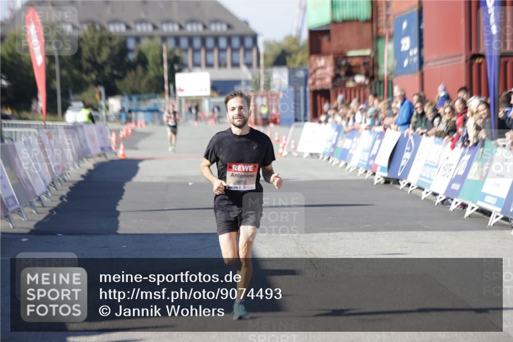 03.10.2025 - Köhlbrandbrückenlauf Jannik Wohlers http://msf.ph/oto/9074493 03.10.2025 12:45:49 Ziel 4010 meine-sportfotos.de