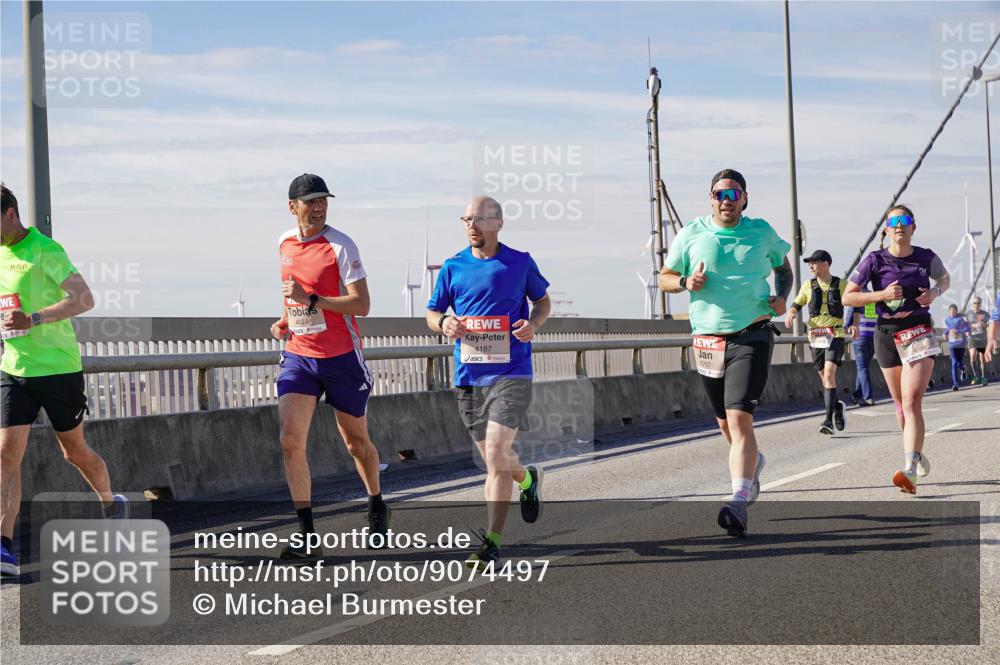 03.10.2025 - Köhlbrandbrückenlauf Michael Burmester http://msf.ph/oto/9074497 03.10.2025 12:39:55 Position 2 4024, 4187, 6707 meine-sportfotos.de
