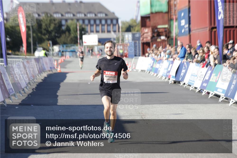03.10.2025 - Köhlbrandbrückenlauf Jannik Wohlers http://msf.ph/oto/9074506 03.10.2025 12:45:49 Ziel 4010 meine-sportfotos.de