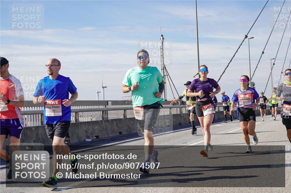 03.10.2025 - Köhlbrandbrückenlauf Michael Burmester http://msf.ph/oto/9074507 03.10.2025 12:39:55 Position 2 24, 4187, 6707, 1256, 4206, 6236 meine-sportfotos.de