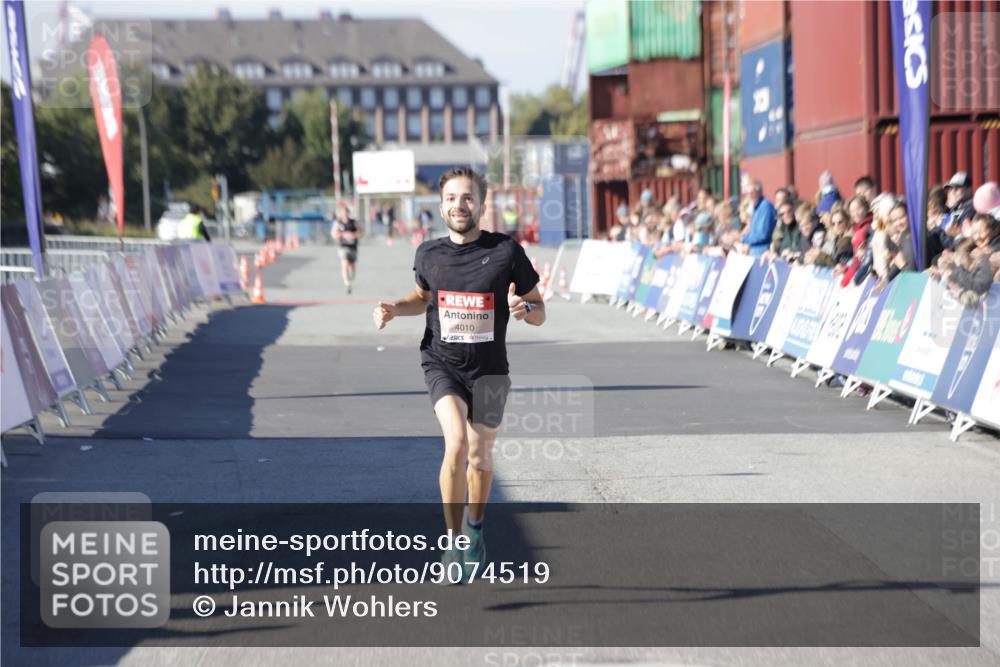 03.10.2025 - Köhlbrandbrückenlauf Jannik Wohlers http://msf.ph/oto/9074519 03.10.2025 12:45:49 Ziel 4010 meine-sportfotos.de