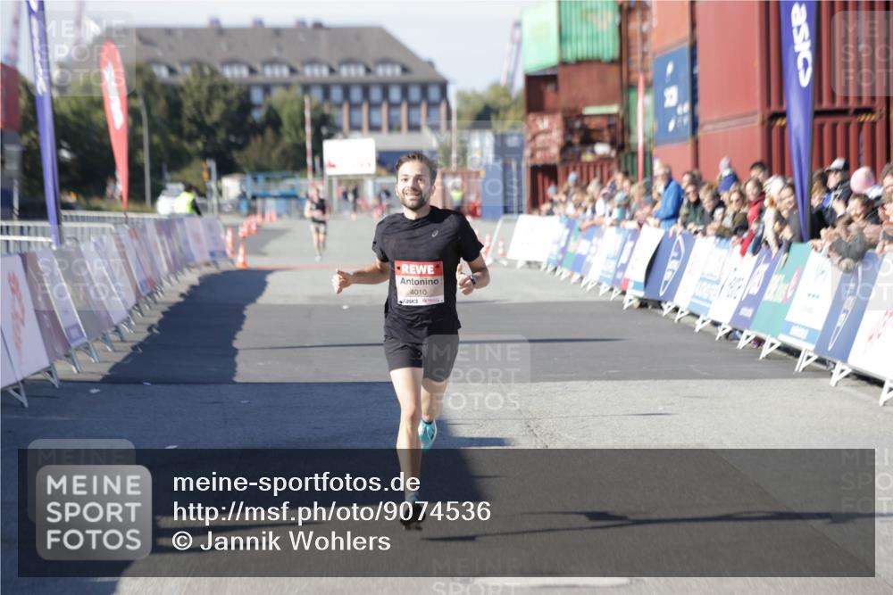 03.10.2025 - Köhlbrandbrückenlauf Jannik Wohlers http://msf.ph/oto/9074536 03.10.2025 12:45:49 Ziel 4010 meine-sportfotos.de