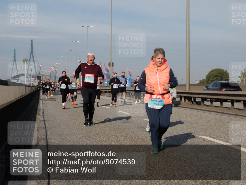 03.10.2025 - Köhlbrandbrückenlauf Fabian Wolf http://msf.ph/oto/9074539 03.10.2025 10:14:20 Position 3 2418, 2688 meine-sportfotos.de