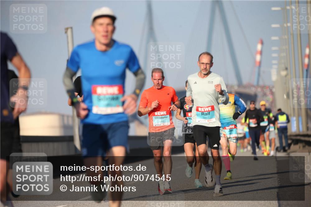 03.10.2025 - Köhlbrandbrückenlauf Jannik Wohlers http://msf.ph/oto/9074545 03.10.2025 09:40:27 Position 3 1012, 3267 meine-sportfotos.de