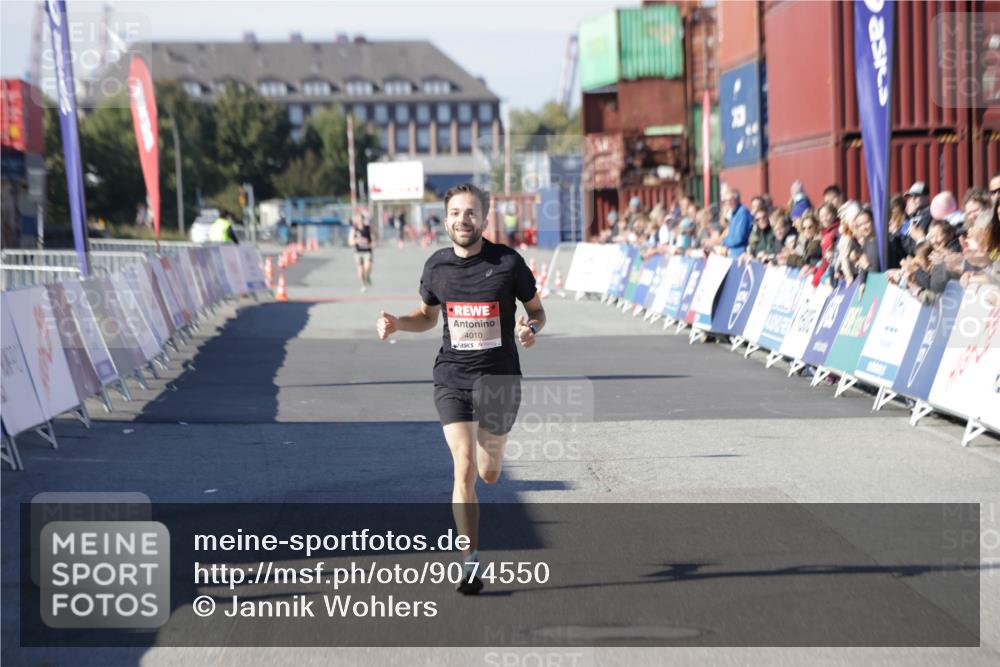 03.10.2025 - Köhlbrandbrückenlauf Jannik Wohlers http://msf.ph/oto/9074550 03.10.2025 12:45:49 Ziel 4010 meine-sportfotos.de