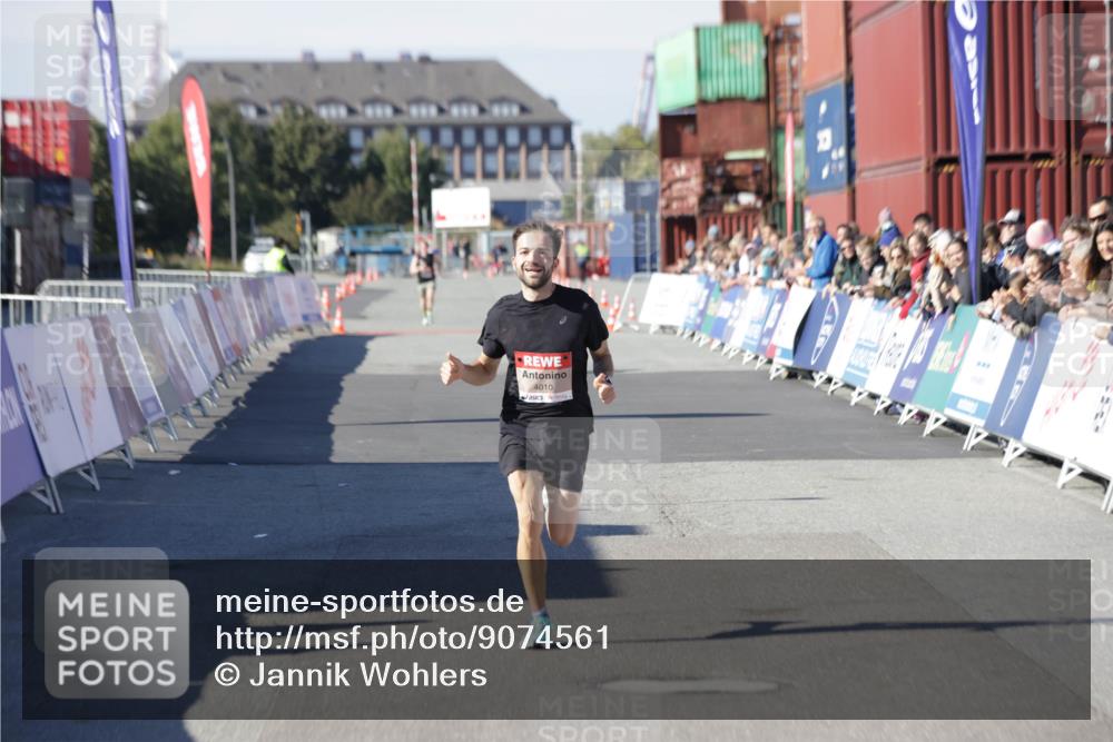 03.10.2025 - Köhlbrandbrückenlauf Jannik Wohlers http://msf.ph/oto/9074561 03.10.2025 12:45:49 Ziel 4010 meine-sportfotos.de